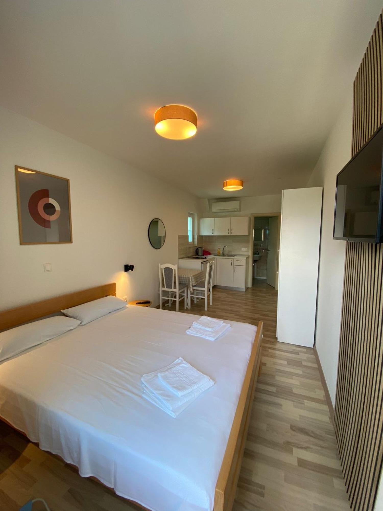 Apart-Pansion Promajna Exterior photo