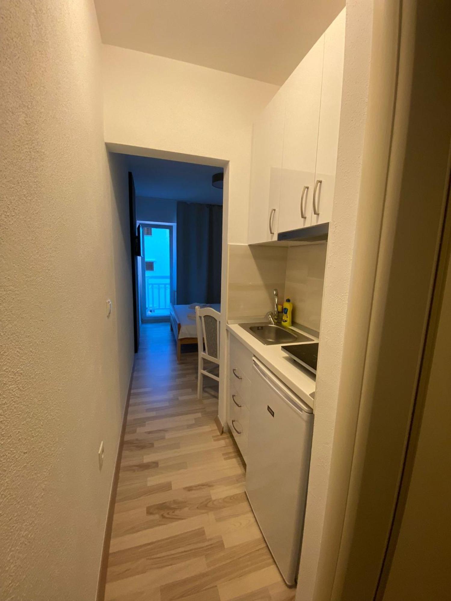 Apart-Pansion Promajna Exterior photo