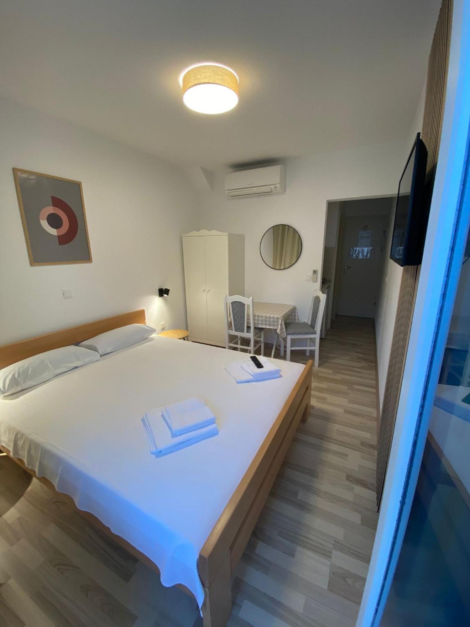 Apart-Pansion Promajna Exterior photo